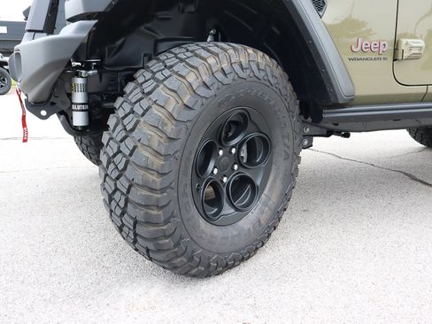 New 2025 Jeep Wrangler Unlimited Rubicon w/ Technology Group image 17