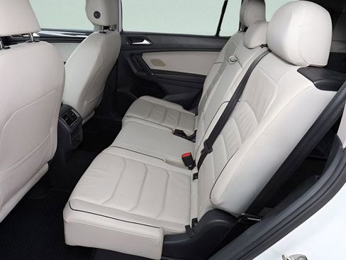 Used 2018 Volkswagen Tiguan SEL Premium image 12