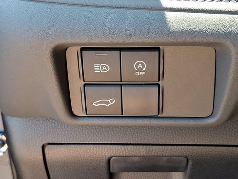 Used 2025 Toyota Highlander LE AWD/4WD image 24