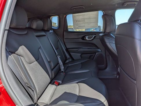 New 2026 Jeep Compass Latitude image 25