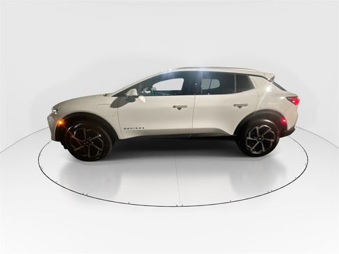 New 2026 Chevrolet Equinox EV LT image 5