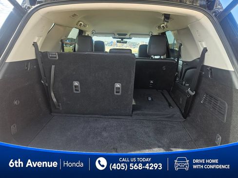 Used 2025 Nissan Pathfinder SL FWD image 21