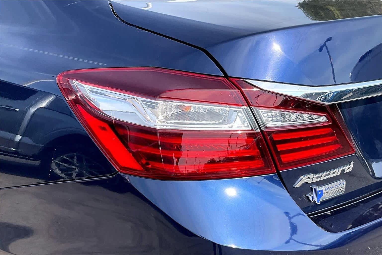 Used 2017 Honda Accord EX image 26