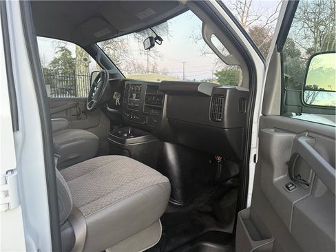 Used 2019 GMC Savana 3500 Extended image 12
