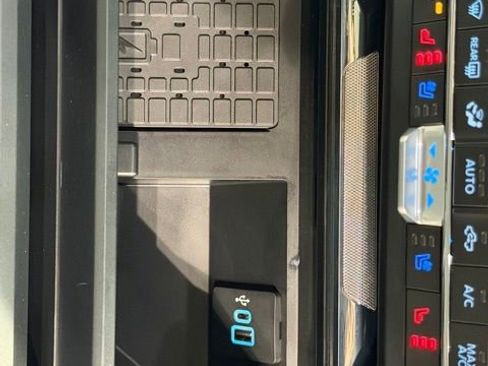 Used 2024 Ford F250 Lariat w/ Lariat Ultimate Package image 18