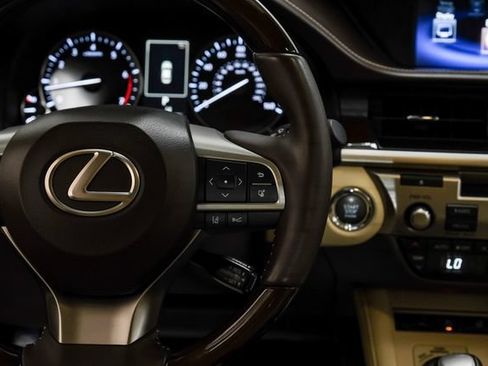 Used 2016 Lexus ES 350 w/ Premium Package w/Wood Trim FWD image 19