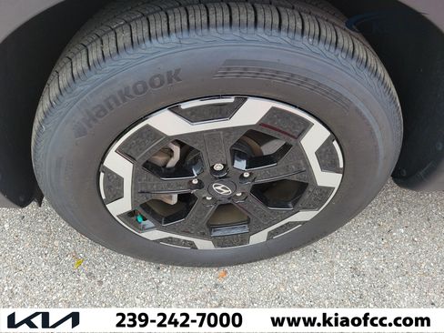 Used 2024 Hyundai Santa Fe SEL FWD image 5