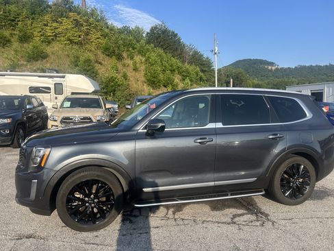 Used 2020 Kia Telluride SX w/ Towing Package FWD image 2