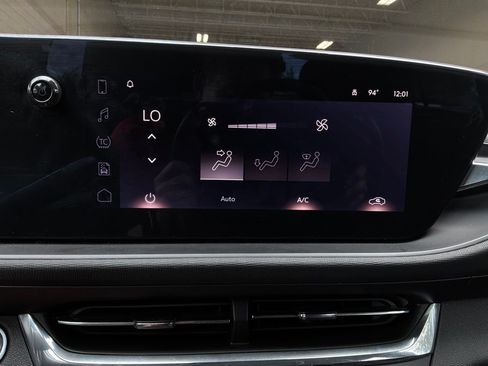 Used 2025 Buick Envista Preferred FWD image 32