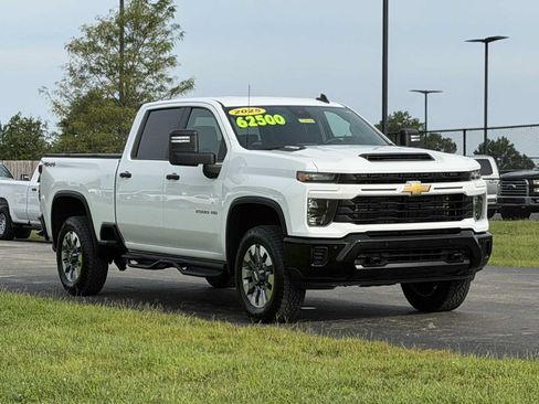 Used 2025 Chevrolet Silverado 2500 Custom w/ Custom Value Package AWD/4WD image 1