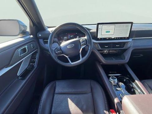 Certified 2025 Ford Explorer Platinum AWD/4WD image 11