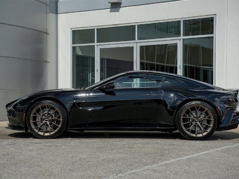 New 2025 Aston Martin V8 Vantage Coupe image 10