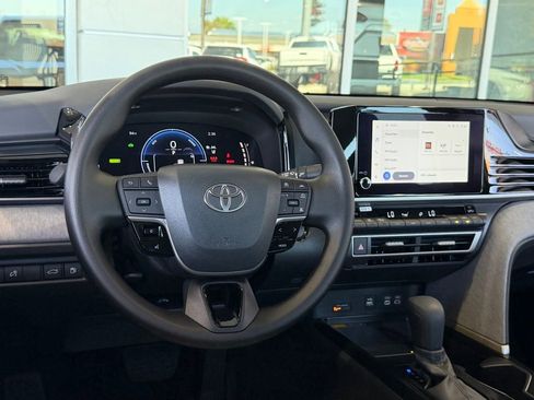 Used 2026 Toyota Camry LE w/ Convenience Package image 31