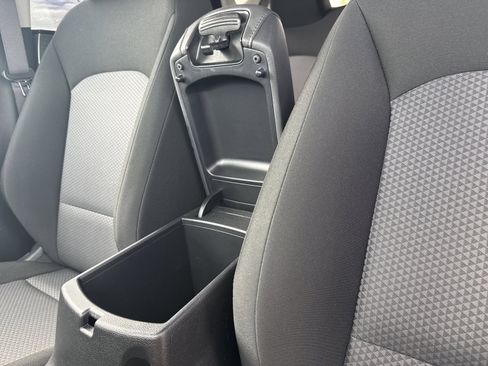Used 2025 Kia Soul LX w/ LX Technology Package FWD image 16