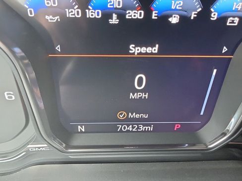 Used 2021 GMC Yukon XL SLT w/ SLT Premium Package image 9