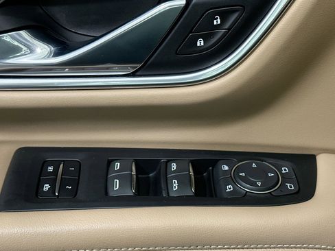 Used 2021 Chevrolet Tahoe Premier w/ Premium Package image 16