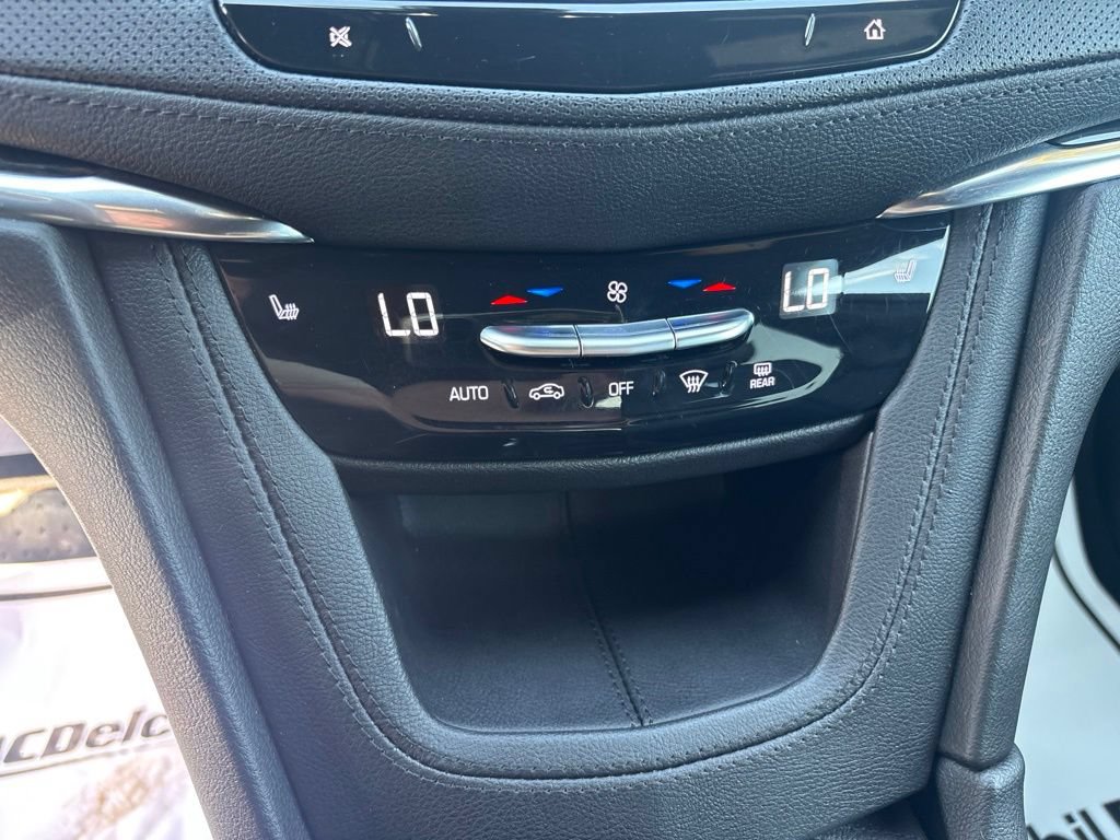 Used 2022 Cadillac XT5 Premium Luxury w/ Technology Package AWD/4WD image 31
