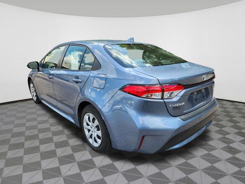 Used 2020 Toyota Corolla LE FWD image 3