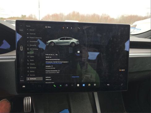 Used 2023 Tesla Model S Standard Range image 3