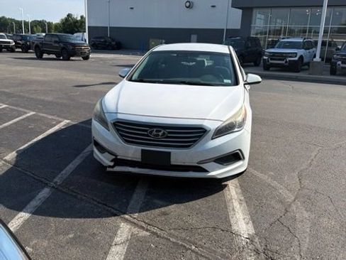 Used 2017 Hyundai Sonata SE FWD image 3