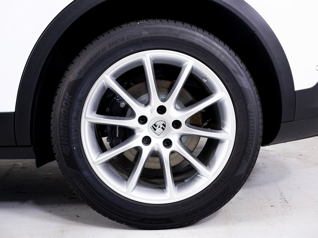 Certified 2025 Porsche Cayenne AWD/4WD image 23