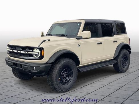 New 2026 Ford Bronco Outer Banks w/ Sasquatch Package AWD/4WD image 3
