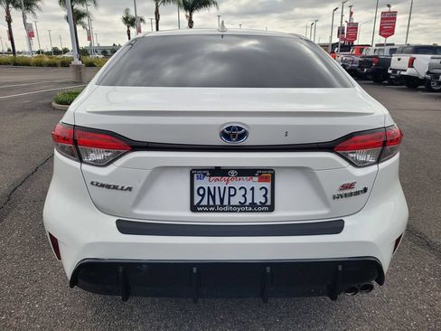 Used 2024 Toyota Corolla SE w/ SE Package FWD image 5