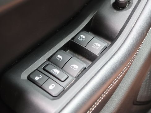 Used 2023 Jeep Grand Cherokee Altitude AWD/4WD image 13