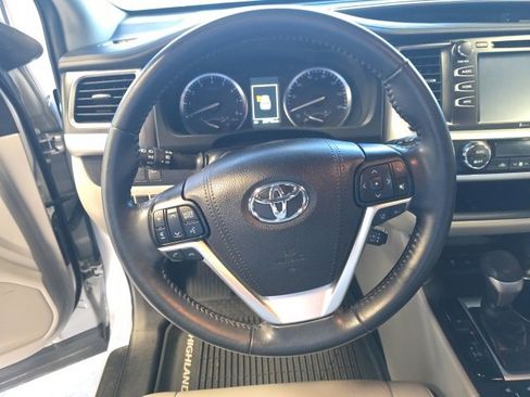 Used 2019 Toyota Highlander XLE image 8