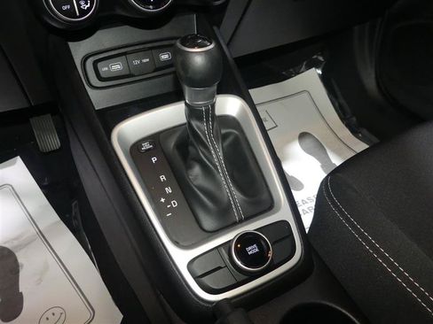 Used 2022 Hyundai Venue SEL FWD image 38
