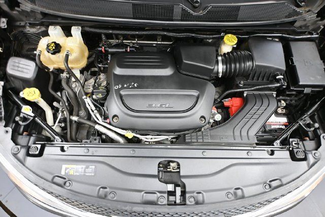 Used 2020 Chrysler Pacifica Touring-L FWD image 37