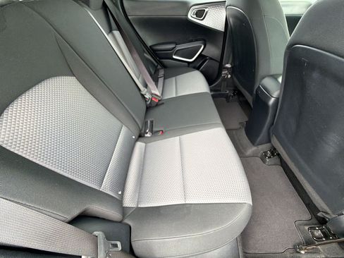 Used 2025 Kia Soul LX w/ LX Technology Package FWD image 33