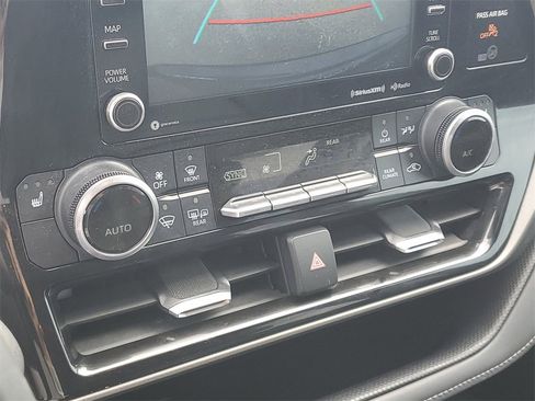 Used 2022 Toyota Highlander XLE image 33