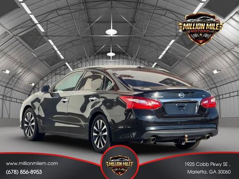 Used 2017 Nissan Altima 2.5 SL w/ 2.5 Technology Package FWD image 10