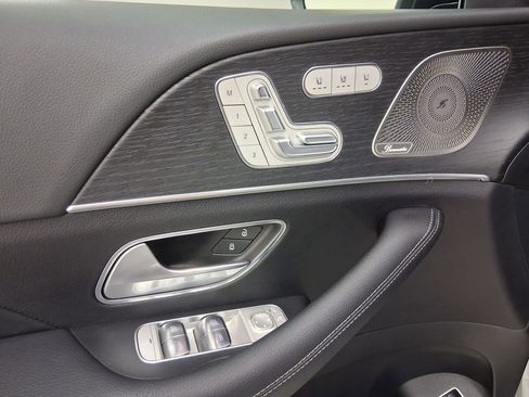 Used 2025 Mercedes-Benz GLS 450 4MATIC image 12