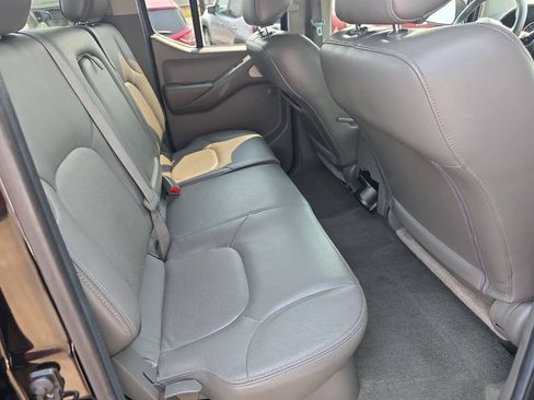 Used 2006 Nissan Frontier LE AWD/4WD image 25