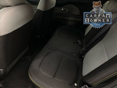 Used 2016 Kia Soul + FWD image 11