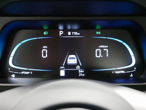New 2025 Hyundai Elantra SE image 24