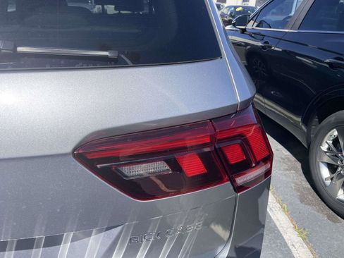Used 2021 Volkswagen Tiguan SE FWD image 10