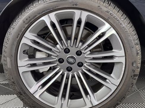 Used 2025 Land Rover Range Rover SE AWD/4WD image 14