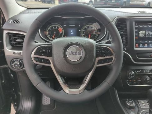 Used 2022 Jeep Cherokee Latitude Lux w/ Sun & Sound Group AWD/4WD image 11
