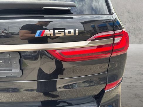 Used 2020 BMW X7 M50i w/ Dynamic Handling Package AWD/4WD image 23