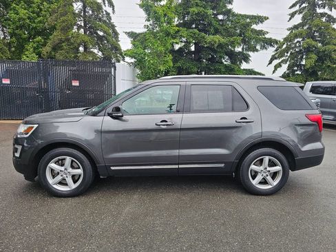 Used 2016 Ford Explorer XLT w/ Equipment Group 202A AWD/4WD image 2