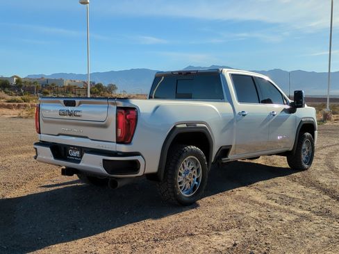 Used 2020 GMC Sierra 2500 Denali w/ Denali Ultimate Package image 3