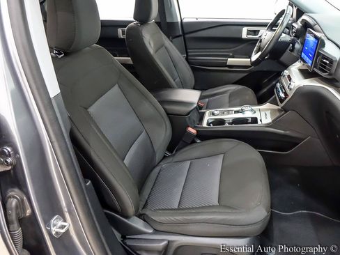 Used 2022 Ford Explorer XLT AWD/4WD image 32