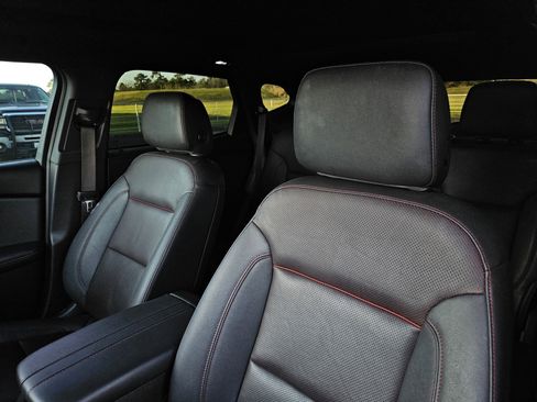 Used 2022 Chevrolet Blazer RS w/ Enhanced Convenience Package image 12