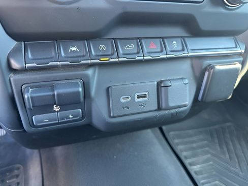 Used 2023 Chevrolet Silverado 1500 Custom AWD/4WD image 25