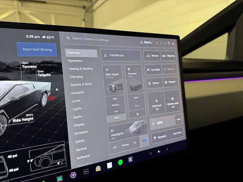 Used 2024 Tesla Cybertruck AWD Crew Cab image 26