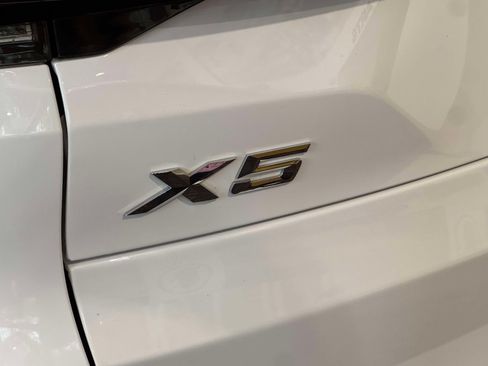 Used 2024 BMW X5 xDrive40i w/ M Sport Package AWD/4WD image 9