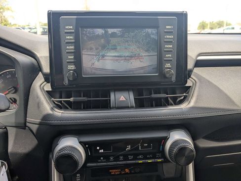 Used 2019 Toyota RAV4 LE FWD image 23